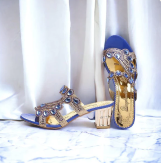 Leonor | Sandalia Reina brillante con tacón dorado